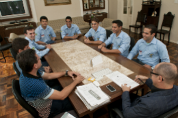 Equipe de Engenharia Metalúrgica campeã latino-americana