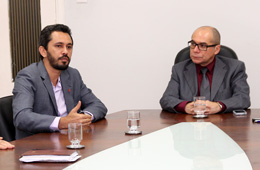 Imagem: O candidato Elmano de Freitas e o Reitor Jesualdo Farias