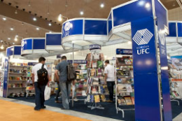 Imagem: Estande das Edições UFC na X Bienal Internacional do Livro do Ceará