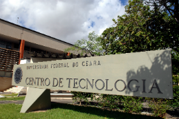 Imagem: Até sexta-feira (21), o Centro Acadêmico de Engenharia Elétrica recebe também livros de literatura e de interesses gerais (Foto: Jr. Panela)