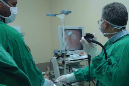 Imagem: Médicos do HUWC realizam procedimento endoscópico para tratamento da acalasia