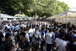 Imagem: Alunos secundaristas lotaram Campus do Pici nos três dias da Feira; 140 mil pessoas passaram pelo evento. 