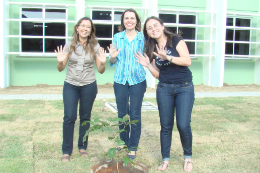Imagem: Plantio de mudas agregou a comunidade universitária do Campus de Quixadá