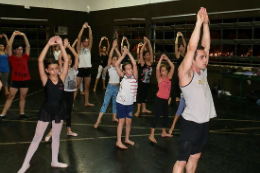 Imagem: O Prof. Alexandre Ferreira, coordenador do Curso de Dança da Universidade Federal de Goiás (UFG), é um dos destaques do evento (Foto: Divulgação)