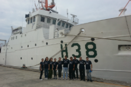 Imagem: A equipe embarcou, no último dia 22 de outubro, no porto da Marinha do Brasil em Niterói (Foto: Divulgação)
