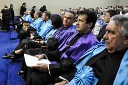 Imagem: O auditório da Reitoria ficou lotado durante a homenagem ao matemático da UFC (Foto: Rafael Cavalcante)