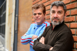 Imagem: O diretor do espetáculo, Sérgio Maggio, e o ator Jones de Abreu (Foto: Divulgação)