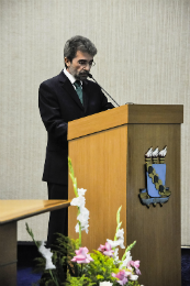 Imagem: O Diretor do Centro de Ciências Agrárias, Prof. Luiz Antônio Maciel de Paula, foi o primeiro a discursar na sessão (Foto: Ribamar Neto)