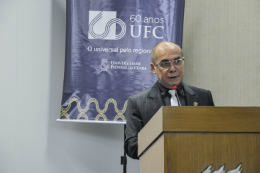 Imagem: O Reitor Jesualdo Farias reconheceu que "a UFC nasceu sob o condão da ousadia" e fez diversos agradecimentos (Foto: Ribamar Neto)