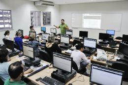 Imagem: Professor de Arquivologia Daniel Flores (Foto: Divulgação)