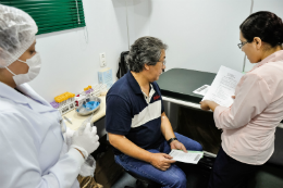 Imagem: Servidores realizam exames médicos na UFC (Foto: Rafael Cavalcante)