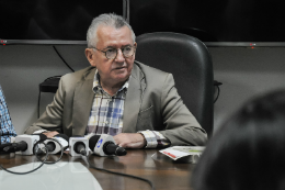 Reitor Henry Campos durante coletiva (Foto: Ribamar Neto)