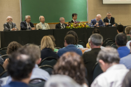 Imagem: Integrantes da mesa de abertura do encontro