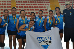 Imagem: Equipe de vôlei feminino do Iefes