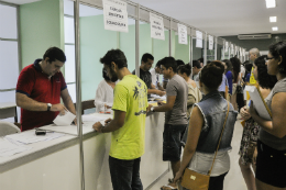Imagem: Aprovados na lista de espera entregam documentação no Campus do Pici