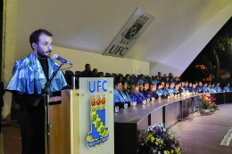 Imagem: Prof. Darlan Rabelo Girão, Coordenador do curso de bacharelado em Matemática, falou em nome de todos os docentes (Foto: Ribamar Neto/UFC)