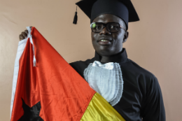 Imagem: Ture Baba Cassama, 28 anos, homenageou seu país, Guiné-Bissau (Foto: Viktor Braga/UFC)
