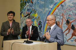 Imagem: Prof. Jesualdo Farias discursa no Salão Nobre da Reitoria (Foto: Viktor Braga/UFC)