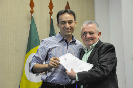 Imagem: Posse dos novos servidores ocorreu no Auditório da Reitoria (Foto: Viktor Braga/UFC)