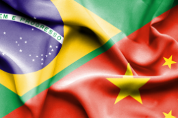 Imagem: Bandeiras do Brasil e da China