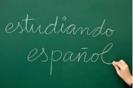 Imagem: Quadro negro com inscrição à giz "estudiando español" (Imagem: Reprodução da Internet)