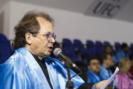 Imagem: Foto do Prof. José Célio Freire, do Curso de Psicologia, orador docente da cerimônia