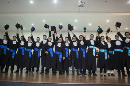 Imagem: Foto do grupo de alunos graduados na coleção do Campus de Quixadá