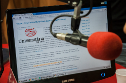 Imagem: O “Jornal da Educação”, programa da Rádio Universitária FM 107,9, mudou de nome, formato e dia de veiculação (Foto: Viktor Braga / UFC)