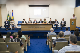 Imagem: Foto da mesa de abertura do CEA