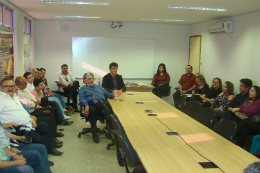 Imagem: Foto da sala de videoconferência com dirigentes da UFC durante lançamento