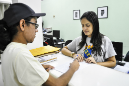 Imagem: Candidato suplente confirma matrícula na coordenação de curso