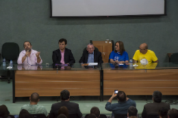 Imagem: Mesa de abertura do evento