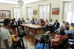 Imagem: Coordenadores celebraram a avaliação da Capes em reunião acompanhada pela imprensa (Foto: Viktor Braga/UFC)