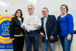 Imagem: O Prof. Carlos Couto de Castelo Branco discursou em nome dos homenageados (Foto: Ribamar Neto/UFC)