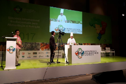 Imagem: "Cozinha Show" durante o simpósio em Brasília (Foto: Divulgação)