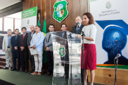 Imagem: A vice-governadora do Estado, Izolda Cela, anunciou retomada de concessão de bolsas de Iniciação Científica (PIBIC) (Foto: Ribamar Neto/UFC)