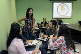 Imagem: Servidora em aula de capacitação