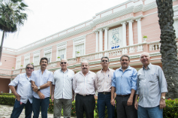 Imagem: Integrantes responsáveis pela execução da Operação Volta às Auas juntos na Reitoria (Foto: Ribamar Neto/UFC)