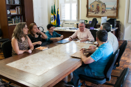 Imagem: Objetivo da reunião foi formar comissão para elaborar projetos e submeter a proposta da UFC para financiamento de bolsas destinadas aos cursos de licenciatura (Foto: Ribamar Neto/UFC)