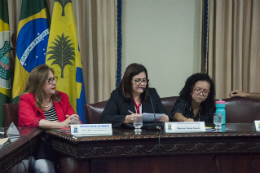 Imagem: A proposta aprovada teve relatoria da titular da Pró-Reitoria de Gestão de Pessoas (PROGEP), Marilene Feitosa Soares (ao centro) (Foto: Ribamar Neto/UFC)