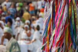 Imagem: Através da voz do pai de santo Baba Leo, o filme explica os fundamentos e coloca em perspectiva a religião afro-brasileira