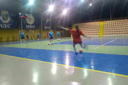 Imagem: A partida entre as equipes do IEFES e do CH ocorreu na noite de quarta-feira (19), na Quadra do CEU, no Campus do Benfica (Foto: Divulgação)