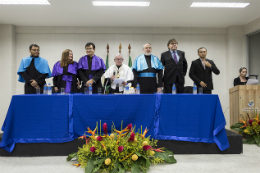 Imagem: "Três pioneiros, três jovens esperanças", disse o reitor Henry Campos ao parabenizar os concludentes (Foto: Viktor Braga/UFC)