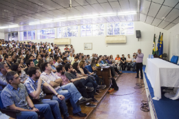 Imagem: O Prof. José Roque explicou que a fonte de luz Sirius beneficiará pesquisas de quase todas as áreas do conhecimento (Foto: Ribamar Neto/UFC)