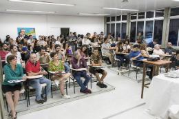 Imagem: Evento ocorreu no auditório do LABOMAR (Foto: Viktor Braga/UFC)