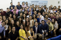 Imagem: Estudantes reunidos com o reitor