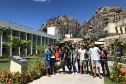 Imagem: Estudantes no Campus da UFC em Quixadá