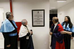 Imagem: O reitor Henry Campos inaugurou três novos equipamentos do campus da UFC em Russas: uma segunda unidade didática, um galpão para laboratórios e o restaurante universitário (Foto: Ribamar Neto/UFC)