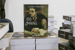 Iagem: Capa da edição crítica de "Os Maias"