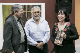 Imagem: Prof. José Carlos, Descartes Gadelha e Angela Gutiérrez prestigiaram o lançamento do livro (Foto: Ribamar Neto/UFC)